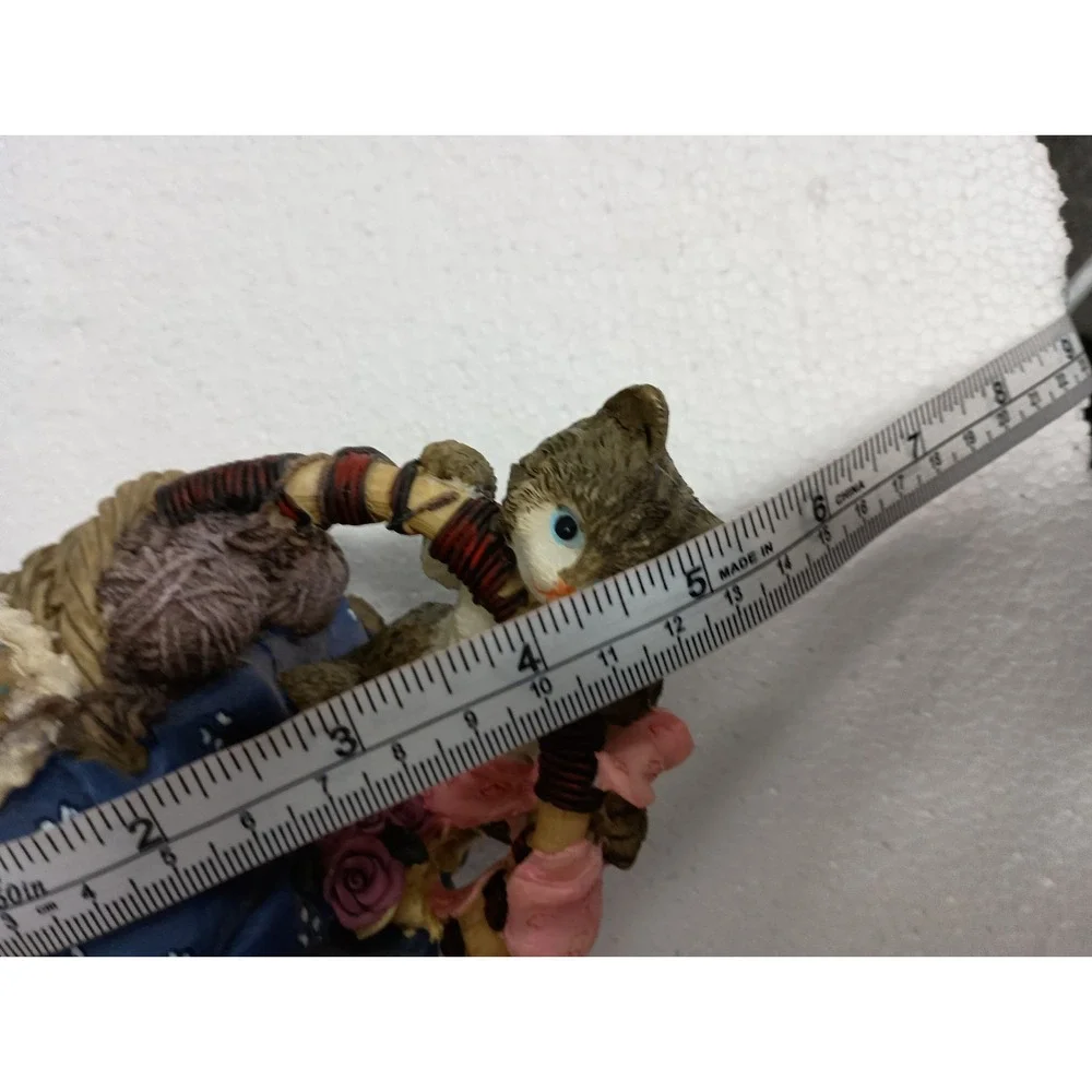 Vintage Cat Kitten In Yarn Basket With Blanket Musical Figurine Hand Painted